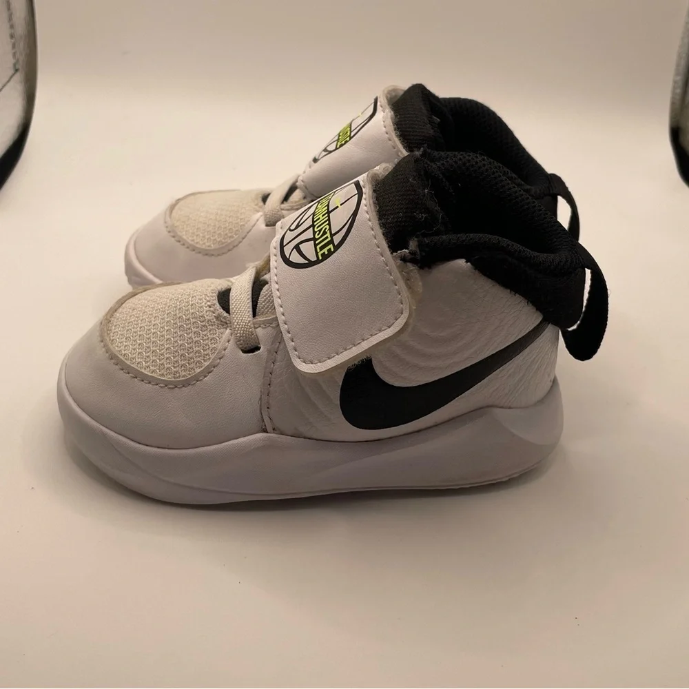 Nike Hustle boys White and Black High-Top Sneakers size 5C